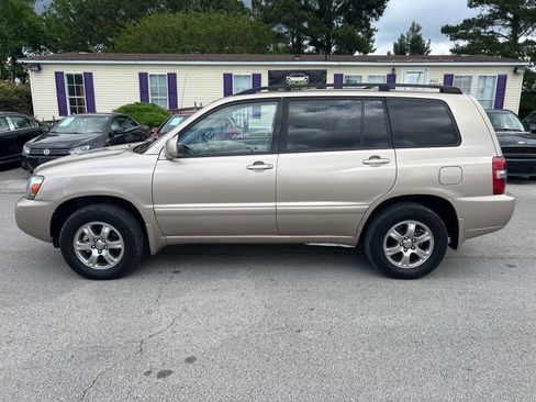 Used 2006 Toyota Highlander 4WD V6 w/ 3rd Row image 9