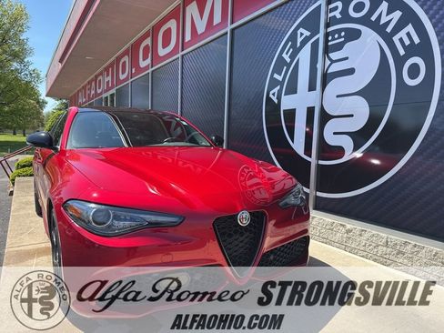 Used 2023 Alfa Romeo Giulia Veloce AWD/4WD image 1