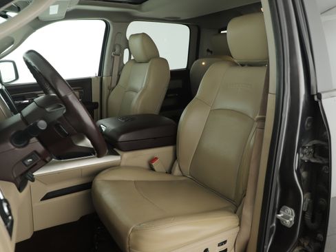 Used 2017 RAM 1500 Laramie w/ Convenience Group image 8