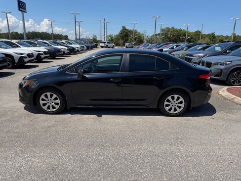 Used 2025 Toyota Corolla LE FWD image 10