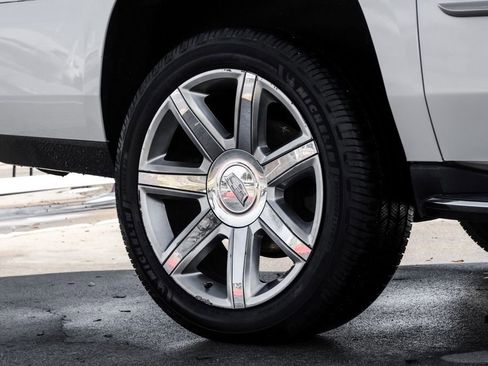 Used 2020 Cadillac Escalade ESV Premium Luxury image 61