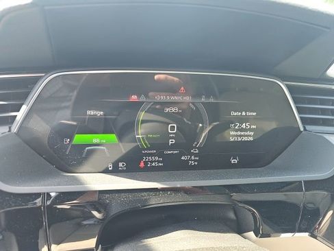Used 2024 Audi Q8 e-tron Premium Plus w/ Premium Plus Package AWD/4WD image 2