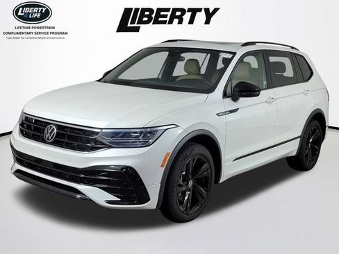Used 2023 Volkswagen Tiguan SE R-Line AWD/4WD image 8