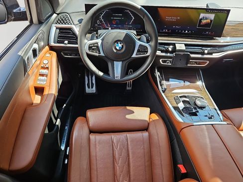 Used 2024 BMW X7 xDrive40i w/ M Sport Package AWD/4WD image 13