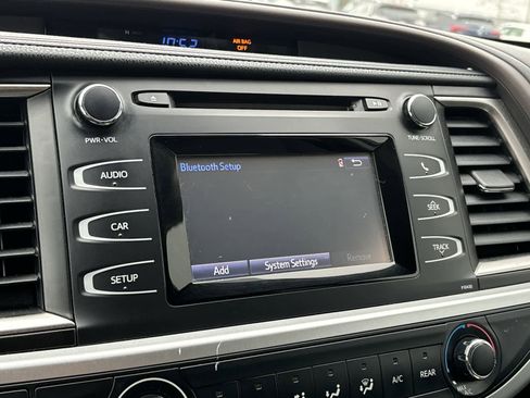 Used 2014 Toyota Highlander LE image 16