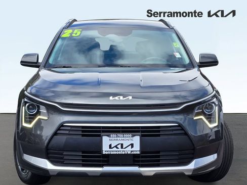 Used 2025 Kia Niro EX FWD image 2
