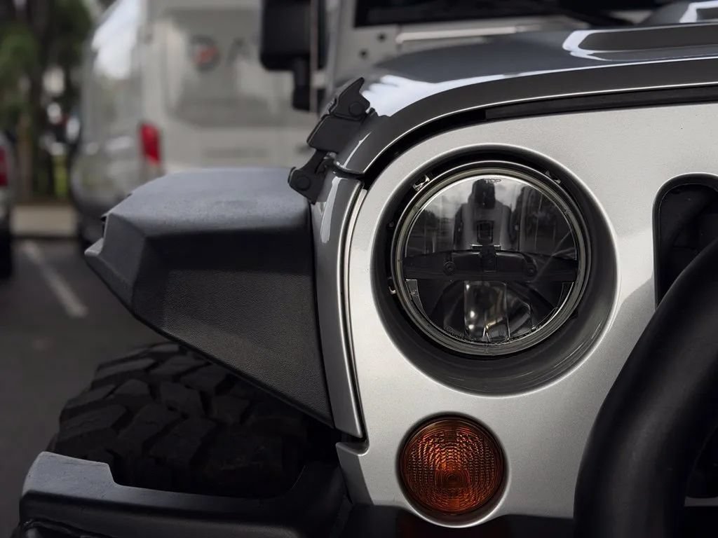 Used 2011 Jeep Wrangler Unlimited Rubicon w/ Dual Top Group AWD/4WD image 13