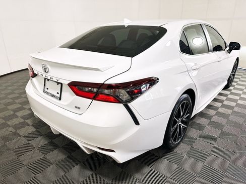 Used 2023 Toyota Camry SE FWD image 3