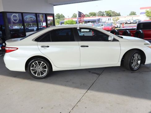 Used 2016 Toyota Camry SE FWD image 4