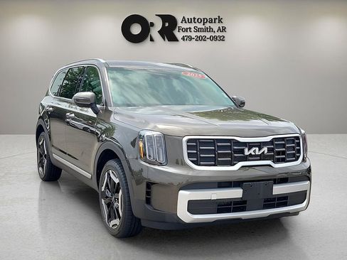 Used 2025 Kia Telluride S AWD/4WD image 1