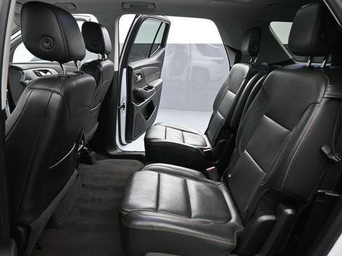 Used 2018 Chevrolet Traverse Premier w/ Driver Confidence II Package FWD image 18