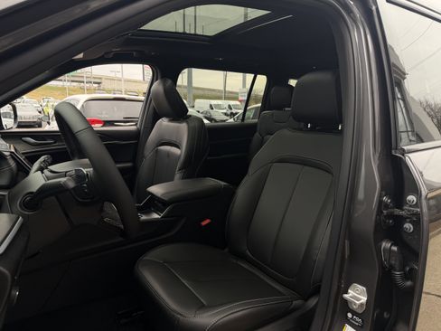 New 2025 Jeep Grand Cherokee L Limited w/ Trailer Tow Package image 32