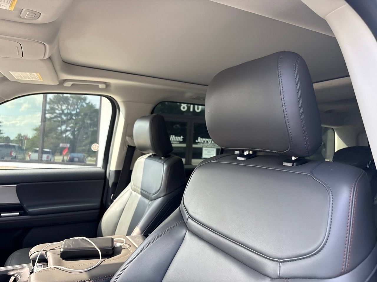 Used 2025 Ford Expedition Active AWD/4WD image 3