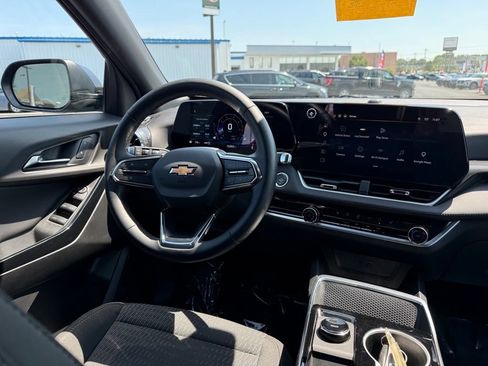 Used 2026 Chevrolet Equinox LT AWD/4WD image 16