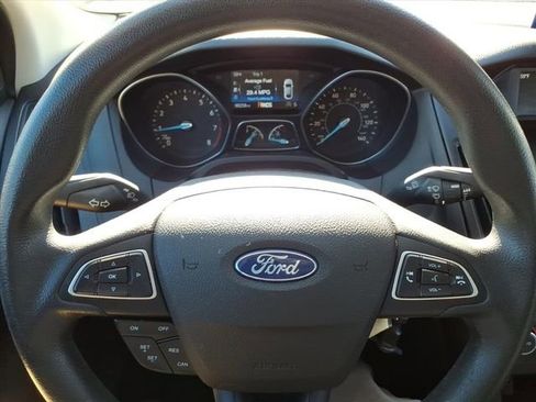 Certified 2018 Ford Focus SE w/ SE Appearance Package image 18