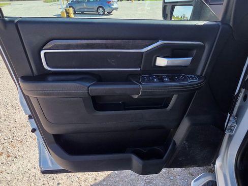 Used 2024 RAM 2500 Big Horn AWD/4WD image 13
