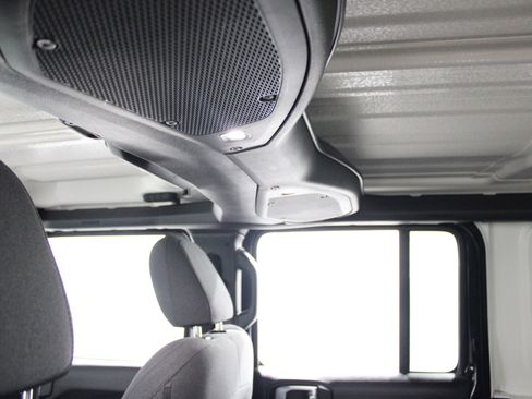 Used 2024 Jeep Wrangler Unlimited image 21