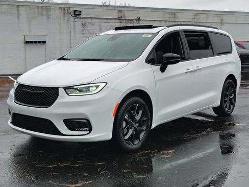 New 2026 Chrysler Pacifica Select AWD/4WD image 6