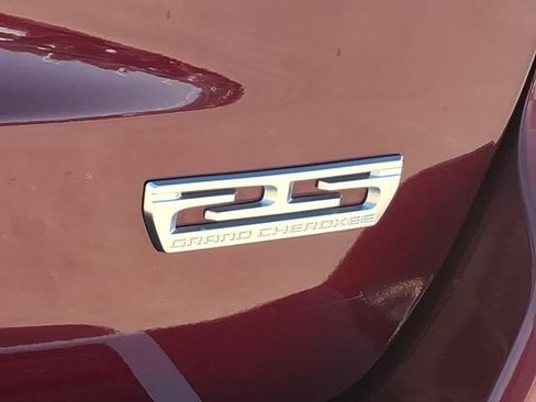 Used 2018 Jeep Grand Cherokee Limited AWD/4WD image 7