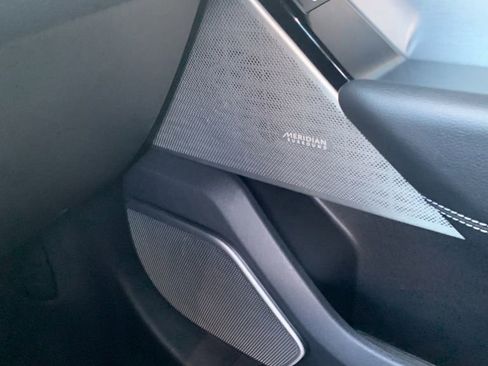 Used 2018 Land Rover Range Rover Velar R-Dynamic SE image 22