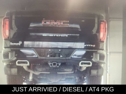 Used 2024 GMC Sierra 1500 AT4 w/ Technology Package AWD/4WD image 11