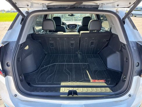 Used 2022 GMC Terrain SLT w/ Infotainment Package II image 9
