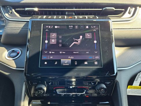 New 2025 Jeep Grand Cherokee Altitude AWD/4WD image 21