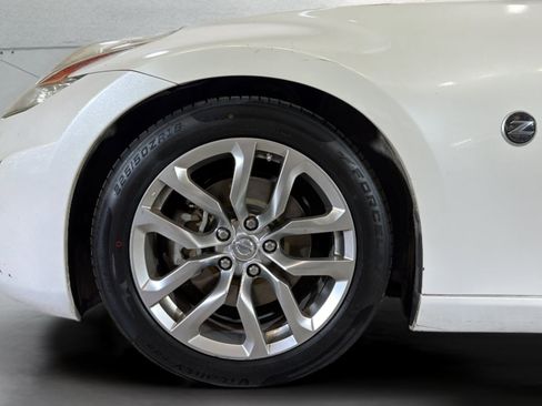 Used 2014 Nissan 370Z Coupe RWD image 36