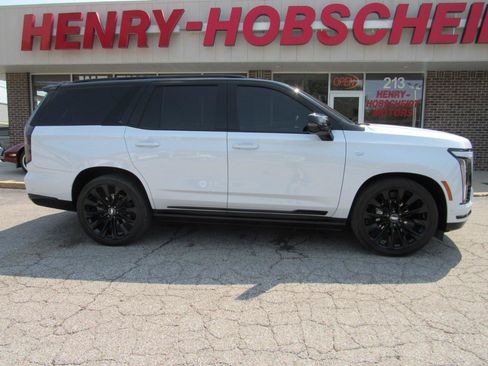 Used 2026 Cadillac Escalade Platinum Sport w/ LPO, ONYX Package AWD/4WD image 9