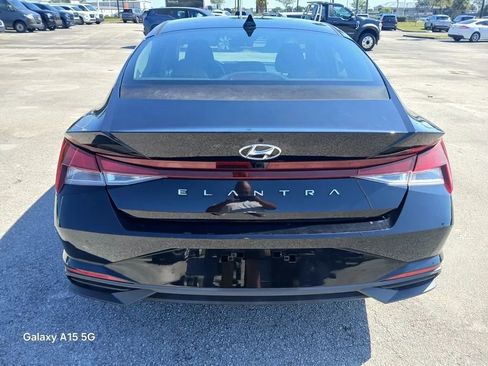 Used 2022 Hyundai Elantra SEL image 6
