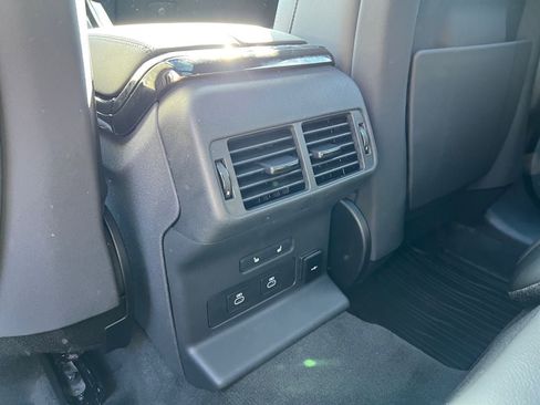 New 2025 Land Rover Range Rover Velar Dynamic SE image 24