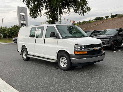 Used 2025 Chevrolet Express 2500 w/ Driver Convenience Package RWD image 7