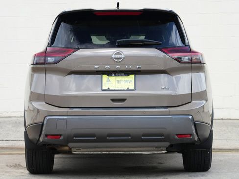 Used 2024 Nissan Rogue SL w/ SL Premium Package FWD image 10