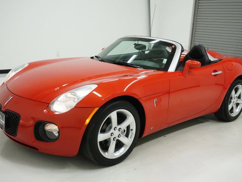 Used 2008 Pontiac Solstice GXP w/ Premium Package RWD image 8