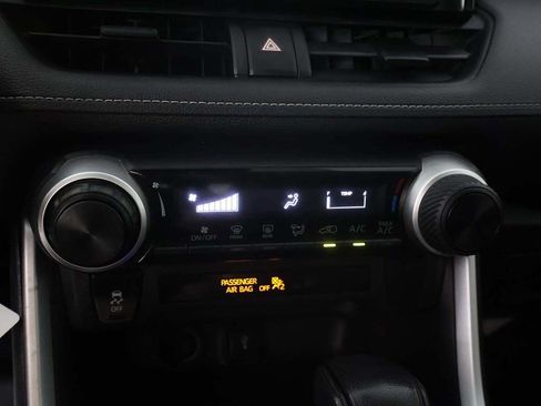 Used 2020 Toyota RAV4 LE FWD image 38