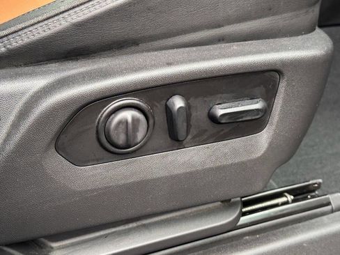 Used 2021 Chevrolet Silverado 1500 High Country w/ Technology Package image 16