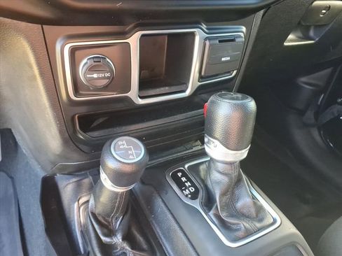 Used 2022 Jeep Wrangler Unlimited Sport image 25