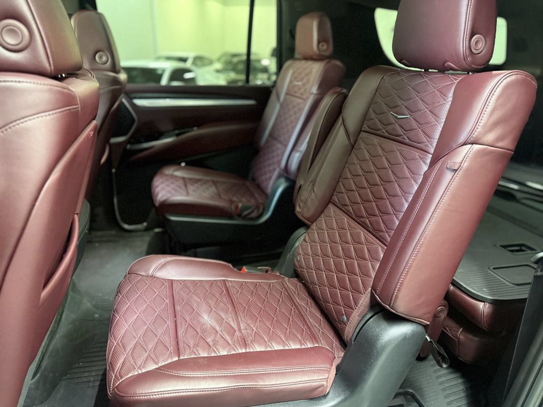 Used 2025 Cadillac Escalade ESV Premium Luxury w/ LPO, Floor Liner Package AWD/4WD image 17