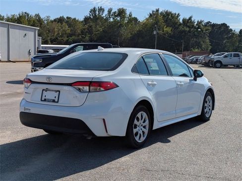 Used 2023 Toyota Corolla LE image 3