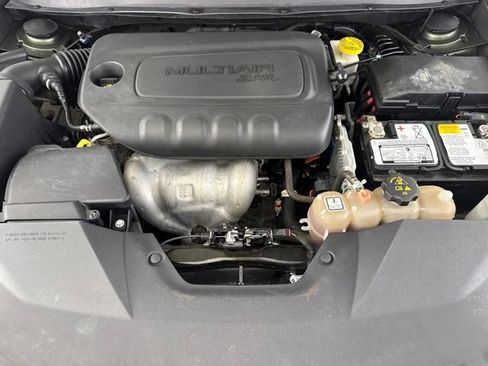 Used 2020 Jeep Cherokee Latitude AWD/4WD image 17