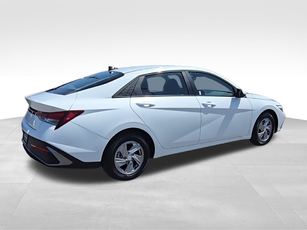 Used 2025 Hyundai Elantra SE FWD image 10