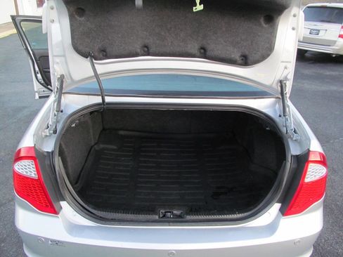 Used 2011 Ford Fusion SEL image 19