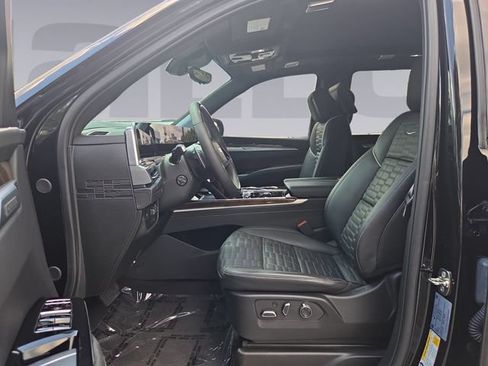 Used 2025 Cadillac Escalade Sport Platinum w/ LPO, ONYX Package AWD/4WD image 10