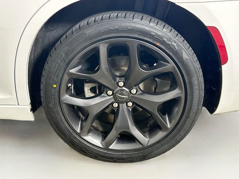 Used 2023 Chrysler 300 S RWD image 11