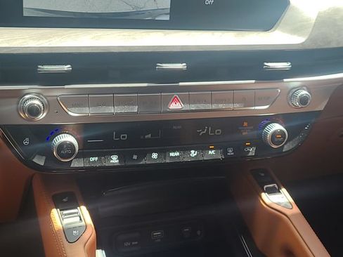 Used 2025 Kia Telluride AWD image 22