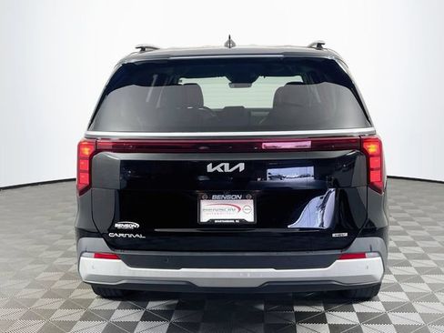 Used 2025 Kia Carnival EX FWD image 7