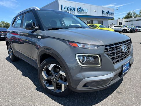 Certified 2023 Hyundai Venue Limited FWD image 1