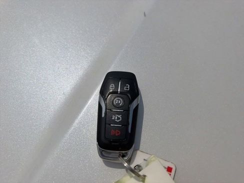 Used 2016 Ford Explorer XLT w/ Equipment Group 202A AWD/4WD image 15