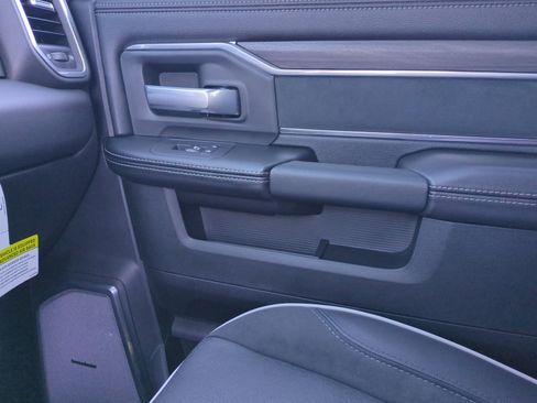 New 2026 RAM 2500 Laramie AWD/4WD image 16