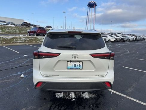 Used 2022 Toyota Highlander XLE image 4